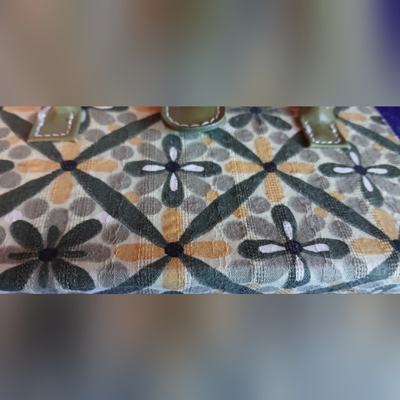 Mini Flowered Purse from California Accessories - New and never used - Picture 4 of 8